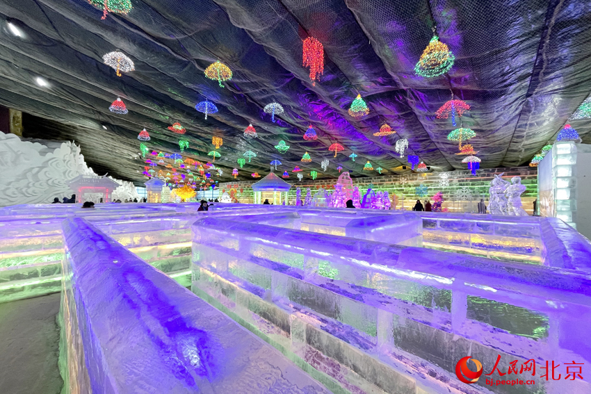 北京龙庆峡第38届冰灯冰雪嘉年华现场。人民网记者 尹星云摄