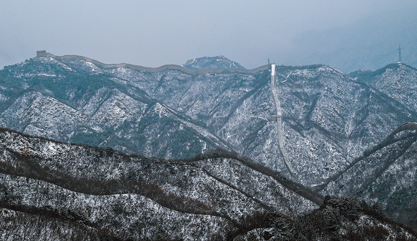 八達嶺長城在雪中展現出別樣的魅力。（八達嶺長城景區供圖）
