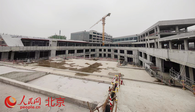 北京望京西交通枢纽主体结构封顶 未来实现地铁三线换乘