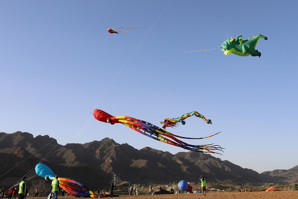 各式风筝亮相平谷。人民网记者 尹星云摄