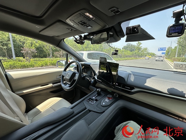 北京：“聪明的车”驶上“智慧的路”