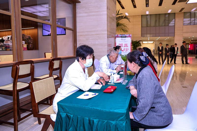 藥店診所咖啡廳三合一 百年老字號白塔寺藥店拓展新業態开云官网(图1)