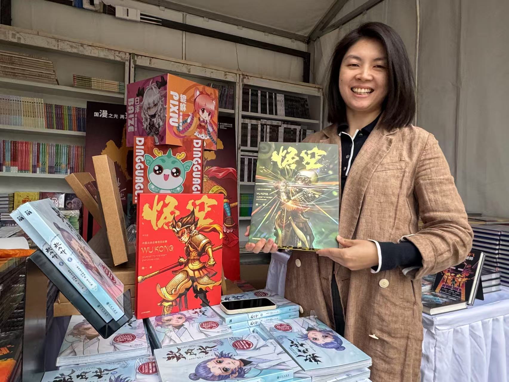 中关村图书大厦带来了由著名漫画家健一倾力创作的漫画《悟空》。该书通过敦煌壁画的飘逸线条与现代分镜的凌厉节奏，将孙悟空这一经典形象生动地呈现在了读者眼前，让读者在熟悉的神话中感受到全新的魅力。