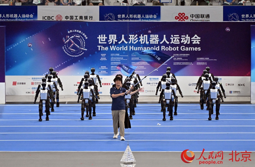 機器人代表方陣入場。人民網記者 翁奇羽攝