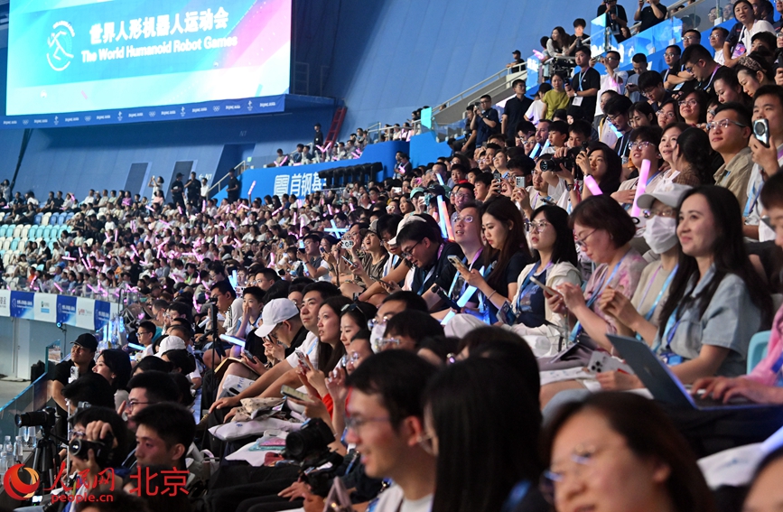 開幕式上熱情的觀眾。人民網記者 翁奇羽攝