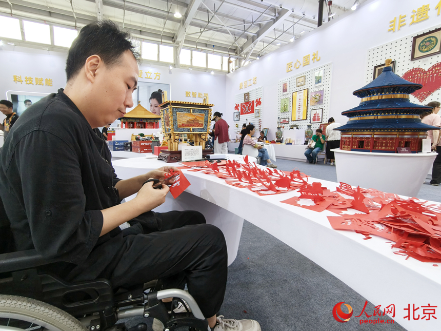 服贸会北京市残联展区。人民网记者 李博摄