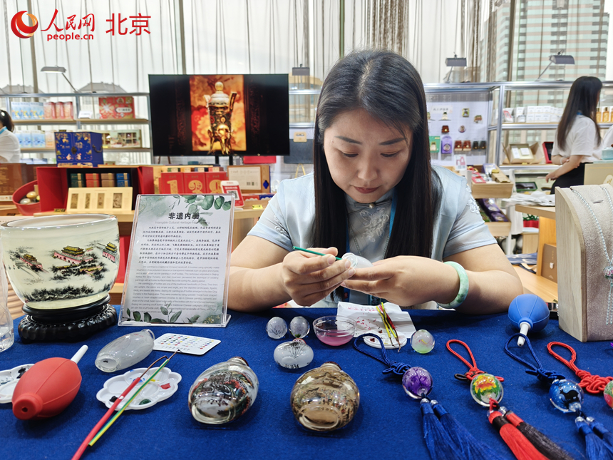 顶流文创亮相北京文化论坛。人民网记者 李博摄