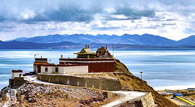 西藏普兰：玛旁雍错壮美如画