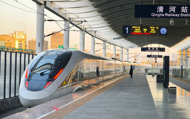 京张高铁8趟列车试点推出“雪具便利行”服务