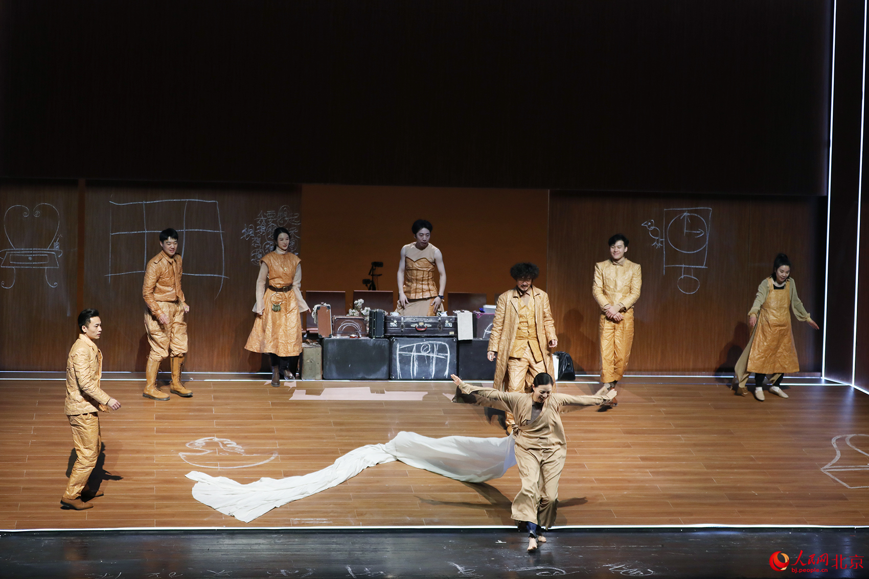 《櫻桃園》正在北京人藝緊鑼密鼓地進行排練，圖為排練照。人民網記者 尹星雲攝