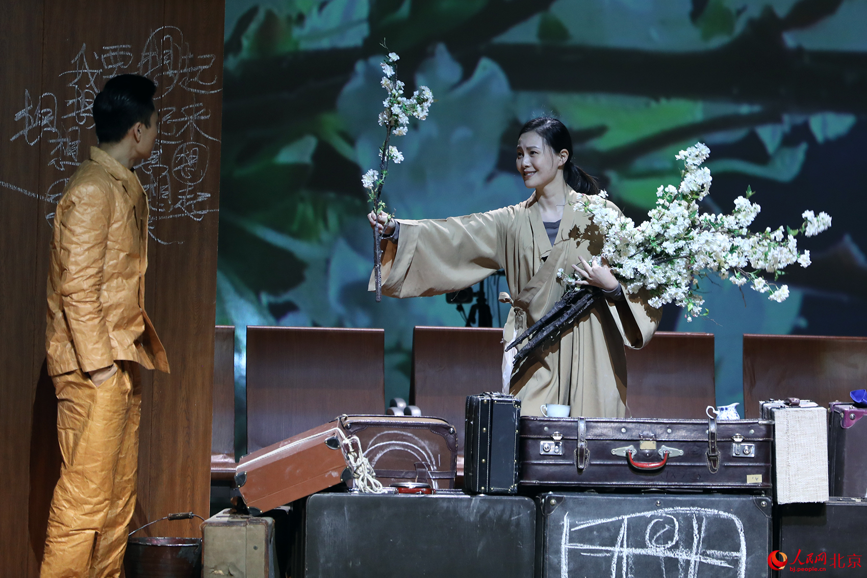 《樱桃园》正在北京人艺紧锣密鼓地进行排练，图为排练照。人民网记者 尹星云摄