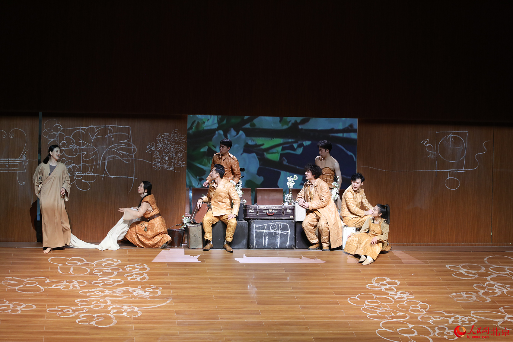 《櫻桃園》正在北京人藝緊鑼密鼓地進行排練，圖為排練照。人民網記者 尹星雲攝