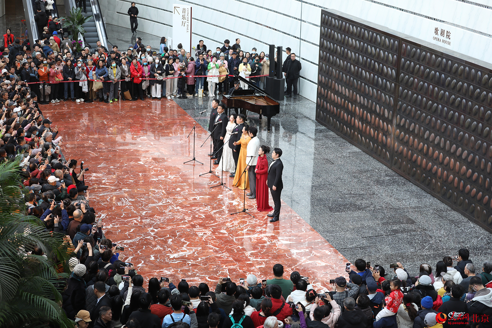 国家大剧院举办丰富多彩的活动，庆祝建院18周年。人民网记者 尹星云摄