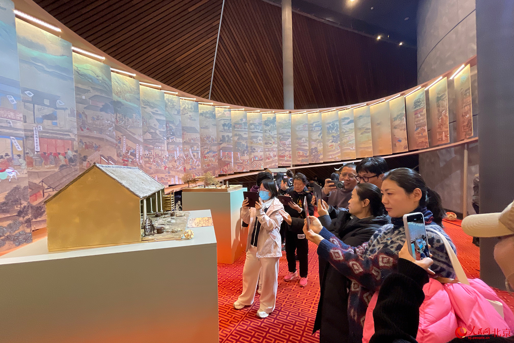 国家大剧院举办丰富多彩的活动，庆祝建院18周年。人民网记者 尹星云摄