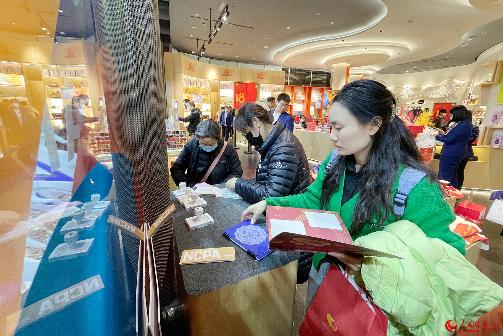 国家大剧院举办丰富多彩的活动，庆祝建院18周年。人民网记者 尹星云摄