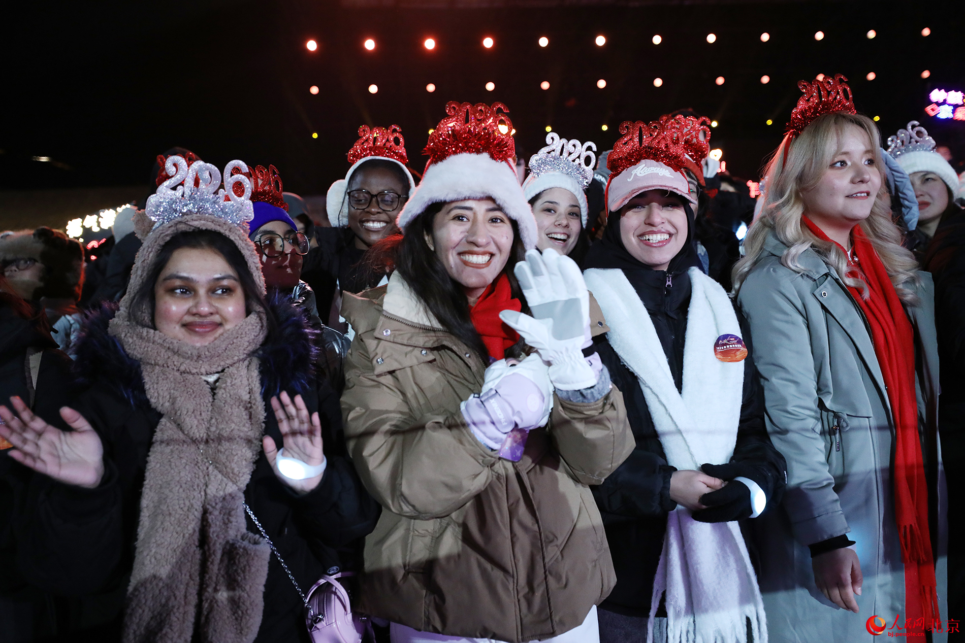 现场观众沉浸在欢乐的气氛中。人民网记者 尹星云摄