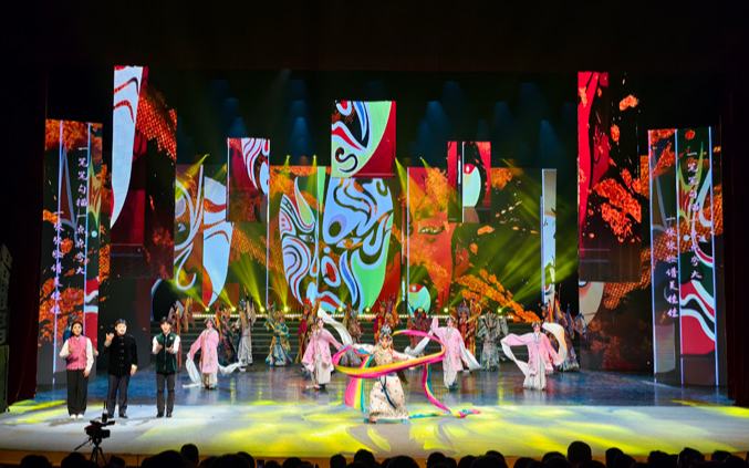 丰台区举办市民迎新春文艺活动 群众演出站上舞台“C位”