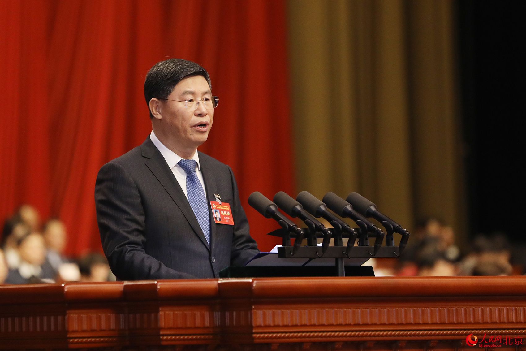 劉忠范作《中國人民政治協商會議北京市委員會常務委員會關於政協十四屆三次會議以來提案工作情況的報告》。人民網記者 尹星雲攝