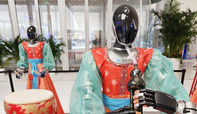 机器人是怎么穿上国风服饰的