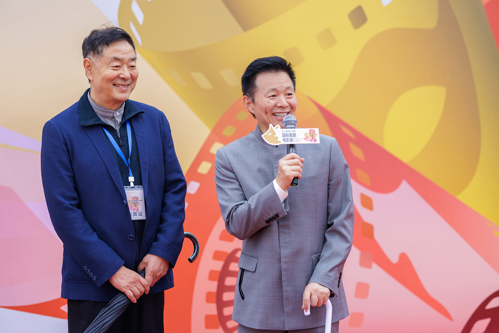 濮存昕、王宏伟亮相开幕式红毯。国家大剧院供图