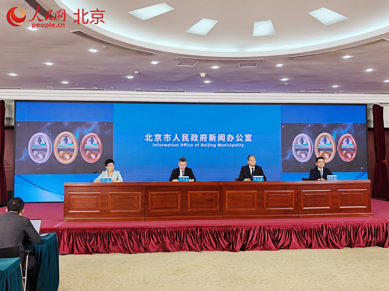 “智宝”亮相第二届世界人形机器人运动会吉祥物和奖牌发布(图3)