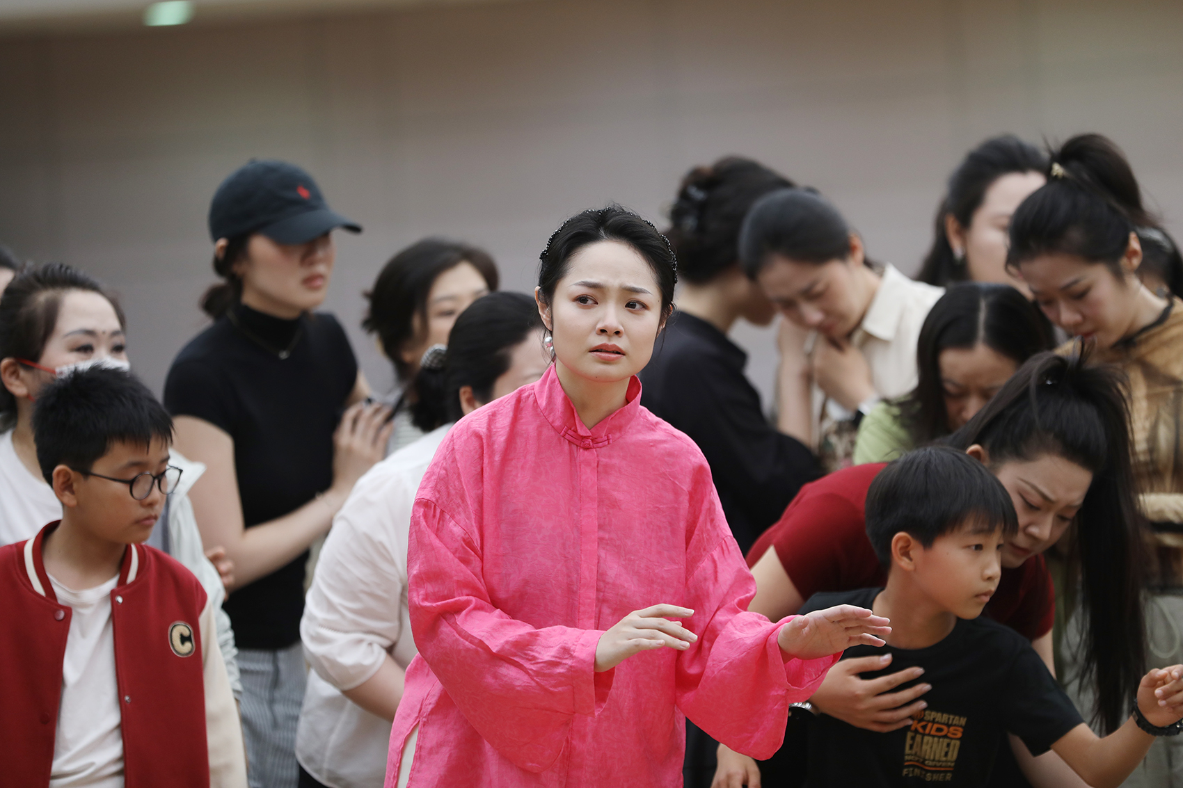 原创民族歌剧《映山红》排练现场。人民网记者 尹星云摄