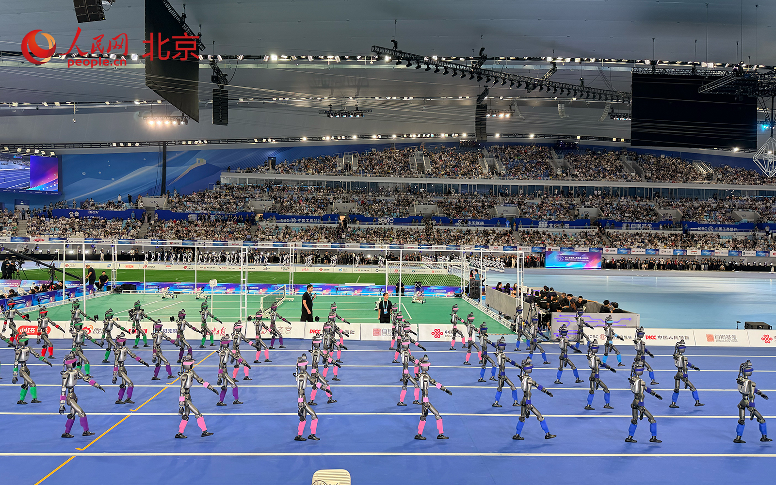 第二届世界人形机器人运动会8月22日在国家速滑馆开幕。人民网记者 董兆瑞摄
