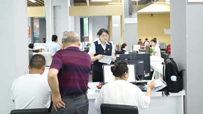 75个政务大厅联动通办！异地办事不用来回跑京津冀73个政务大厅实现互联互通，并同步联动呼和浩特、重庆北碚，合计75个政务大厅纳入通办。