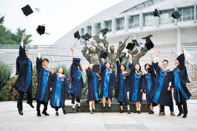 清华大学举行2021年研究生毕业典礼