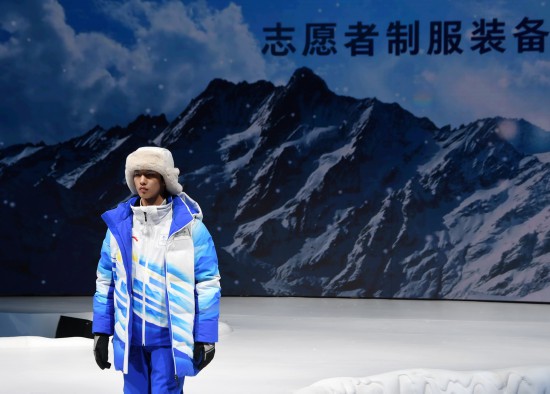 10��27�գ�ģ���ڷ�������չʾ־Ը���Ʒ�װ����