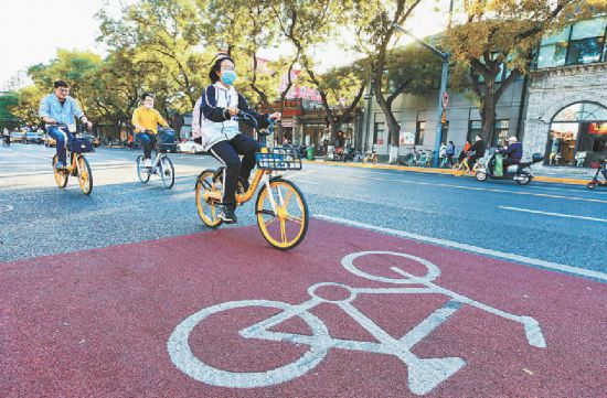北京多条道路早高峰骑行量突破3000辆次/小时 “健康”道路让市民爱上“零碳”出行