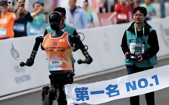 分拣、举重物、做手术……机器人在这里“破圈”上岗(图6)